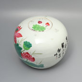 Настольная интерьерная ваза-шкатулка с крышкой «Цветы лотоса», фарфор, Япония, сер. 20 в.