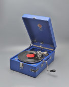 Отечественный патефон-чемоданчик, модель ПТ-3, Ленинградский граммофонный завод, НКМ Главширпотреб, 1938-39 гг.