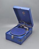 Отечественный патефон-чемоданчик, модель ПТ-3, Ленинградский граммофонный завод, НКМ Главширпотреб, 1938-39 гг.