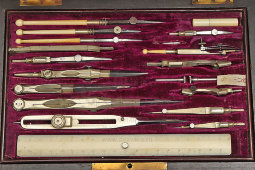 Большая старинная готовальня, набор чертежных инструментов с линейкой из кости, сталь, деревянный футляр, Европа, 19 в.