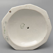 Статуэтка «Малахитовая шкатулка», скульптор Богданова О. М., фарфор ЛЗФИ, 1952-56 гг.