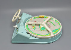 Детская электромеханическая настольная игра «За рулем», пластмасса, Томск, СССР, 1978 г.