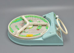 Детская электромеханическая настольная игра «За рулем», пластмасса, Томск, СССР, 1978 г.