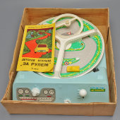 Детская электромеханическая настольная игра «За рулем», пластмасса, Томск, СССР, 1978 г.
