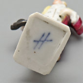 Статуэтка-миниатюра «Галантный кавалер», фарфор, мануфактура Плауэ, Германия, кон. 19 в.