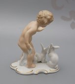Статуэтка «Мальчик с кроликами», европейский фарфор, 1950-60 гг.