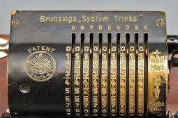 Старинный арифмометр «Brunsviga System Trinks» в деревянном футляре, Германия, 1926-30 гг.