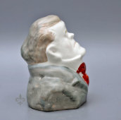 Бюст народного артиста СССР И. М. Москвина, Кировский фаянсовый завод, 1930-е гг., Кукрыниксы, фаянс