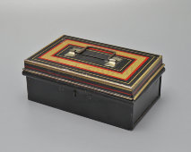 Старинная жестяная копилка «Сундучок», модель № 10016​, компания Chad Valley, Англия, 1940-е