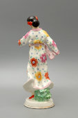 Фигурка «Китаянка с барабаном» (Барабанщица), скульптор О. С. Артамонова, Вербилки, 1950-60 гг.