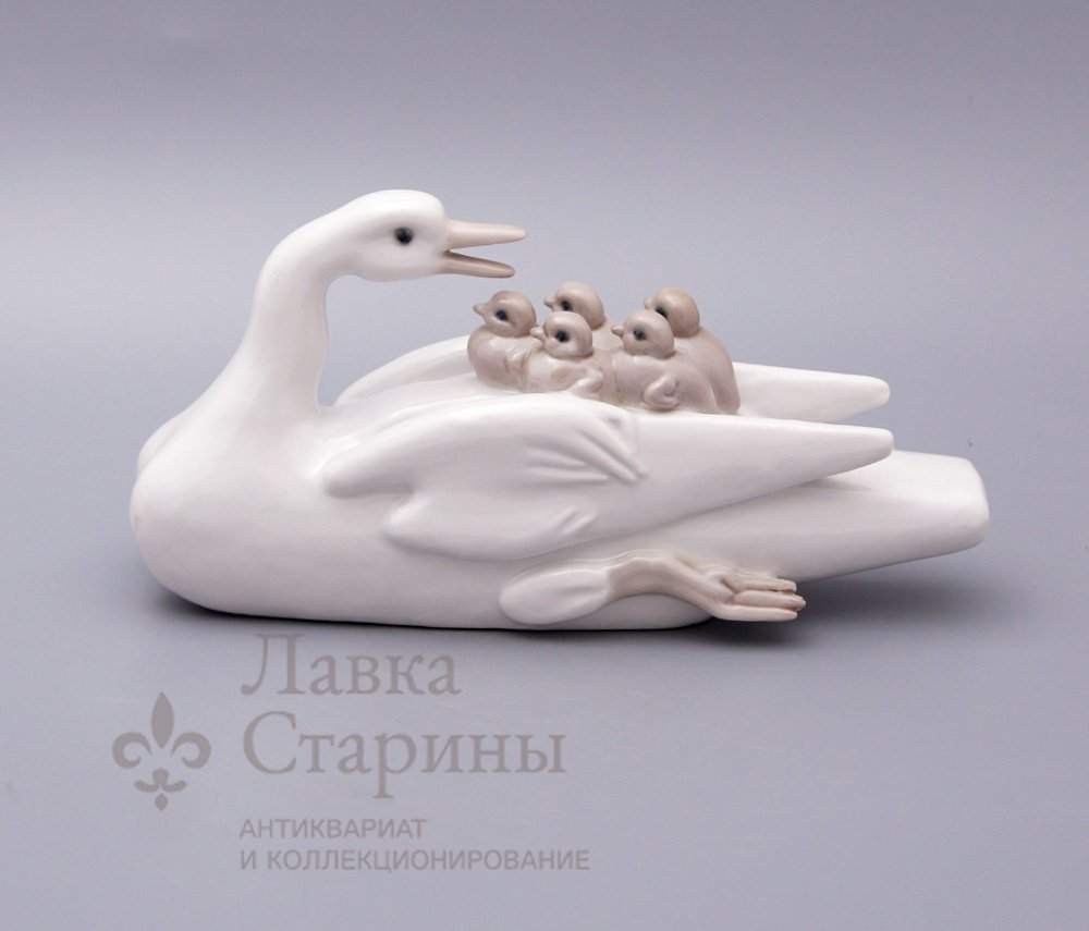 Статуэтка «Материнство»