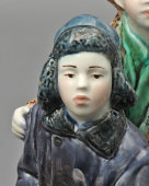 Фигурка «Друзья птиц», скульптор Холодная М. П., фанс, ЗиК Конаково, 1950-е