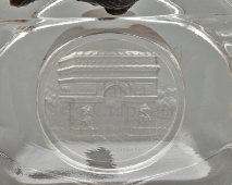 Пепельница с изображением Триумфальной арки «Курочки», стекло, бронза, Франция, 1920-30 гг.