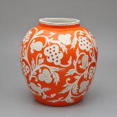 Оранжевая ваза с белым цветочным декором, Дулево, 1952 г.