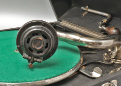Винтажный европейский портативный граммофон (патефон) Parlophone Lindex, Англия, 1920-30 гг.