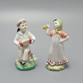 Статуэтка «Юный гармонист-смелый», скульптор Столбова Г. С., ЛФЗ, 1950-60 гг.