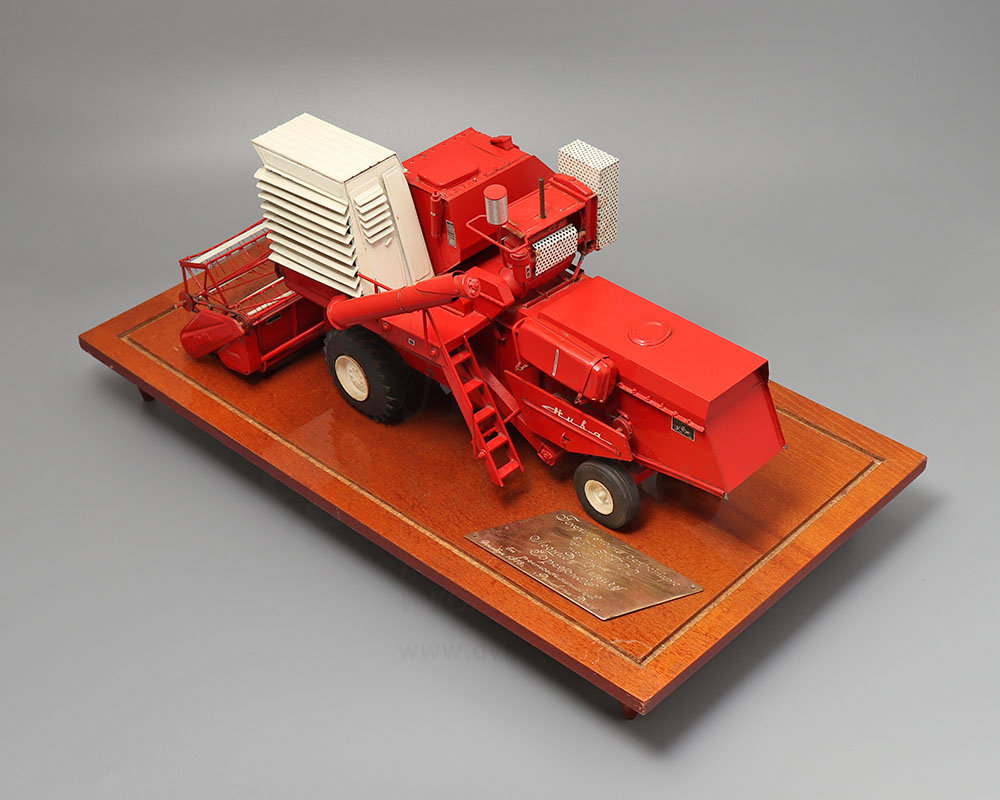 комбайн челленджер 645. комбайн челленджер 658. комбайн нива 1:43. комбайн рсм акрос 550. масштабная модель комбайна.