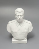 Фарфоровый бюст «И. В. Сталин», скульпторы В. Я. Боголюбов, В. И. Ингал, ЛФЗ