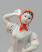 Комплект статуэток «Русская девушка и русский парень», скульптор Велихова С. Б., художник Лупанова Е. Н., фарфор​ ЛФЗ, 1950-е