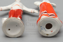 Комплект статуэток «Русская девушка и русский парень», скульптор Велихова С. Б., художник Лупанова Е. Н., фарфор​ ЛФЗ, 1950-е