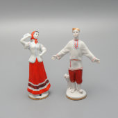 Комплект статуэток «Русская девушка и русский парень», скульптор Велихова С. Б., художник Лупанова Е. Н., фарфор​ ЛФЗ, 1950-е