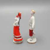 Комплект статуэток «Русская девушка и русский парень», скульптор Велихова С. Б., художник Лупанова Е. Н., фарфор​ ЛФЗ, 1950-е