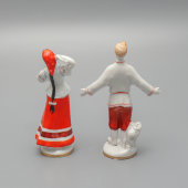 Комплект статуэток «Русская девушка и русский парень», скульптор Велихова С. Б., художник Лупанова Е. Н., фарфор​ ЛФЗ, 1950-е