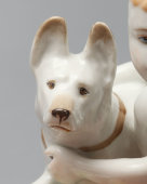 Статуэтка «Юный пограничник с собакой в зеленой пилотке», скульптор Столбова Г. С., фарфор, ЛФЗ, 1950-60 гг.