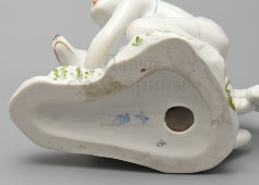 Статуэтка «Юный пограничник с собакой в зеленой пилотке», скульптор Столбова Г. С., фарфор, ЛФЗ, 1950-60 гг.