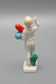 Фигурка «Мальчик с шариками» (На парад), скульптор Столбова Г. С., ЛФЗ, 1950-60 гг.