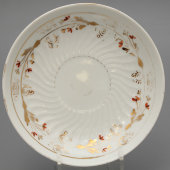 Чашка с блюдцем «Красные цветы с позолотой», завод М. С. Кузнецова в Вербилках, 1900-18 гг.
