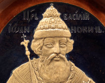 Антикварное декоративное блюдо «Царь Василий Иоаннович», майолика, гончарная мастерская при ХМП Строгановского училища, Россия, нач. 20 в.